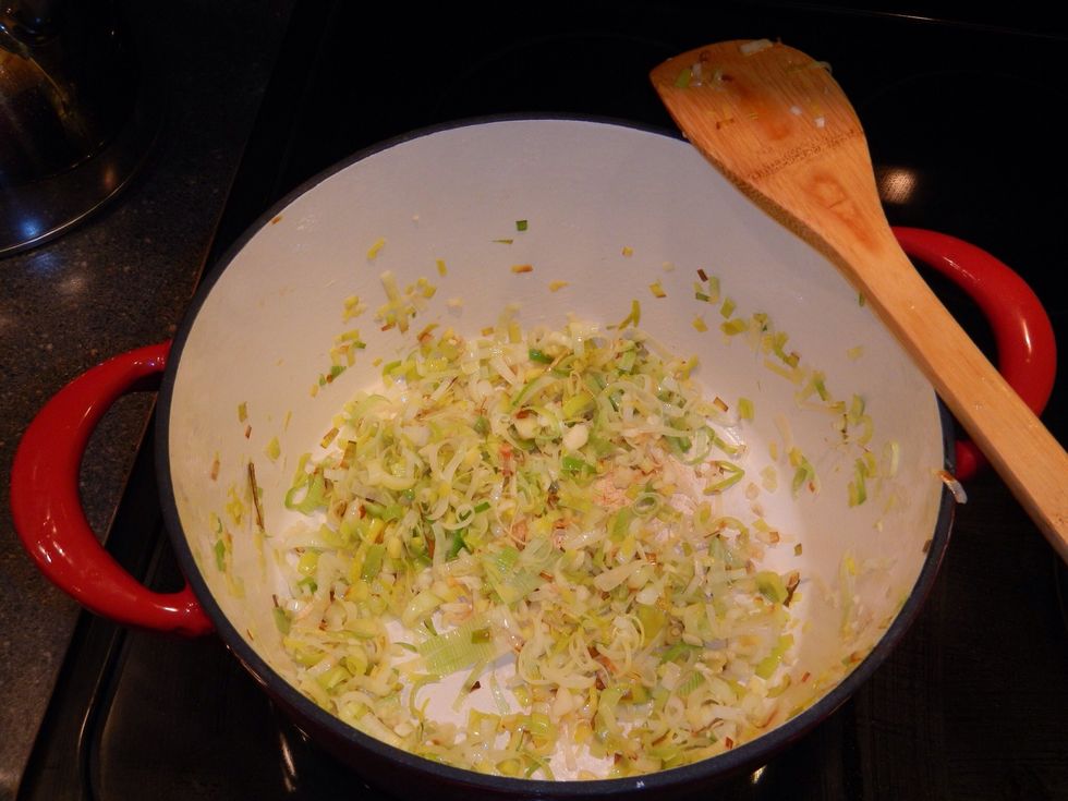 Add leeks to hot oil, saut\u00e9 until golden brown and fragrant.