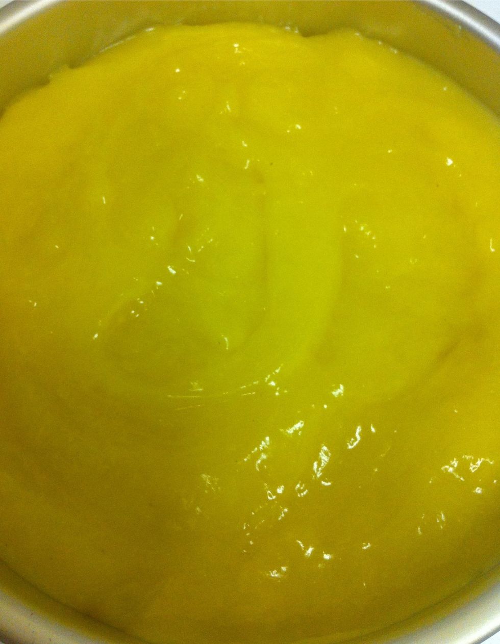 Add lemon curd to pie plate.