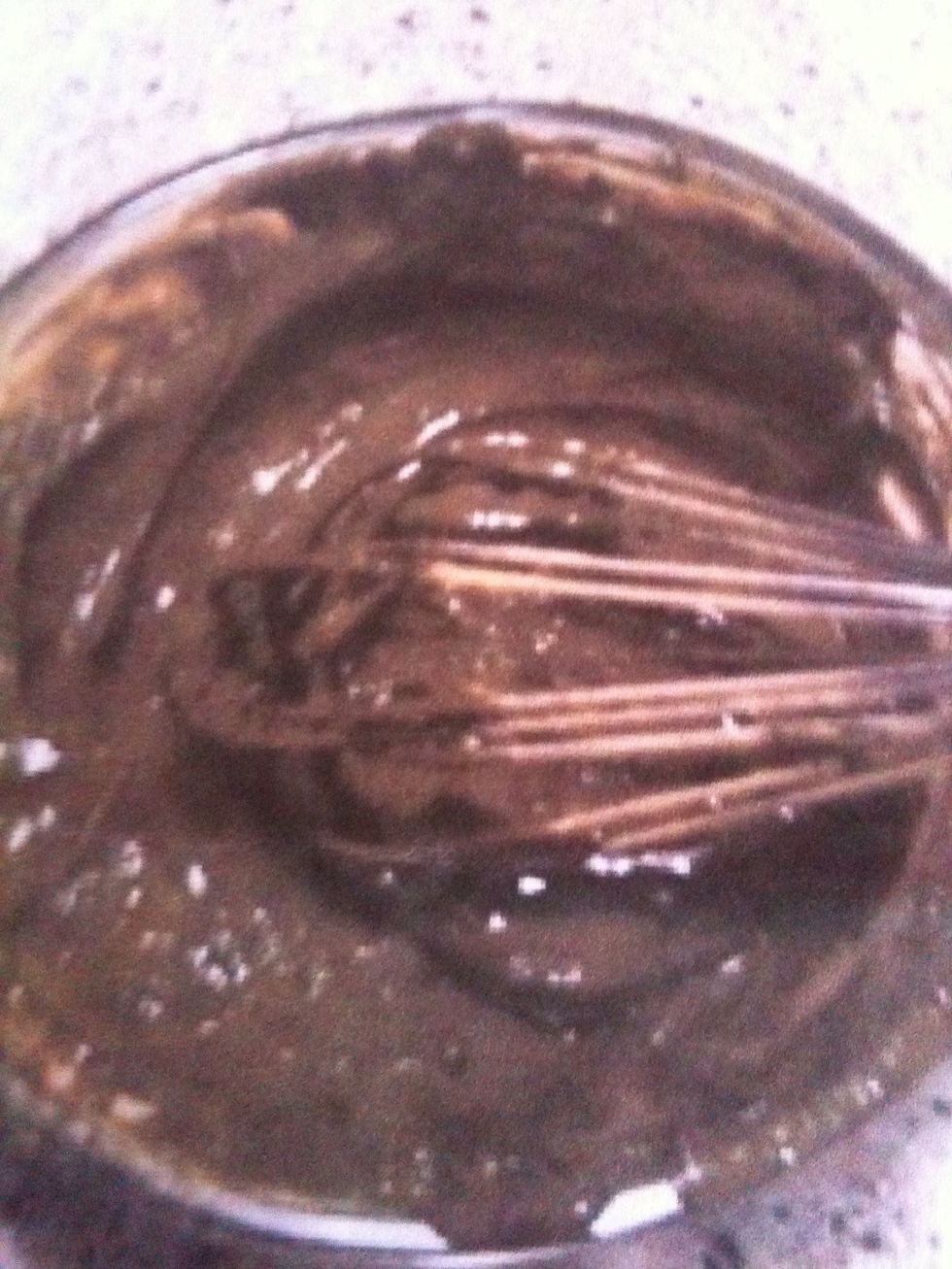 Add liquid and mix into mashed potatoes consistency. Be careful not to add to much liquid, and mix out as many lumps as possible. Scrap sides of bowl and now we are ready to let the henna cure.