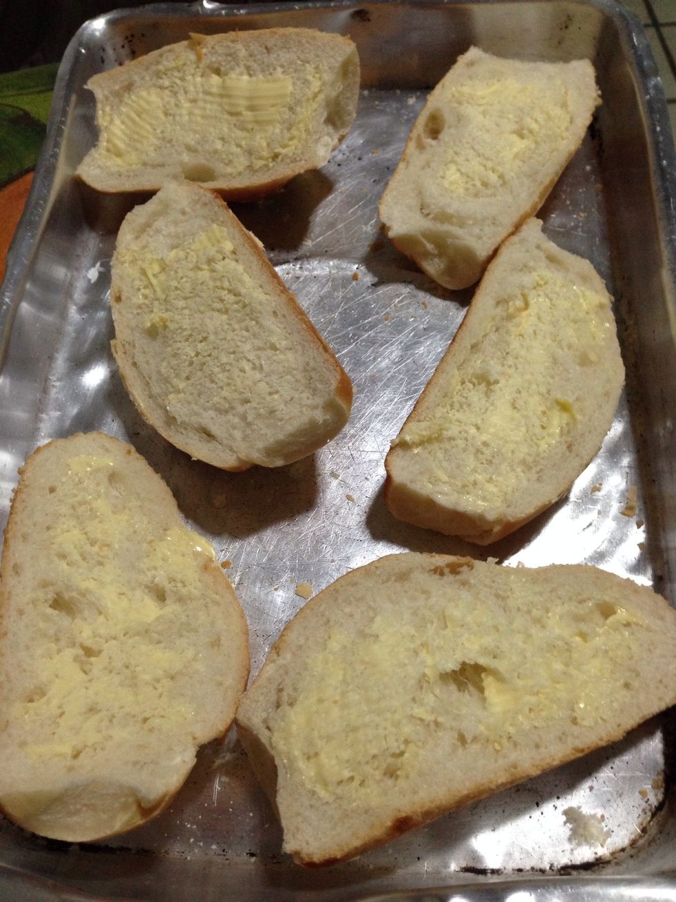 Add margarine on the bread