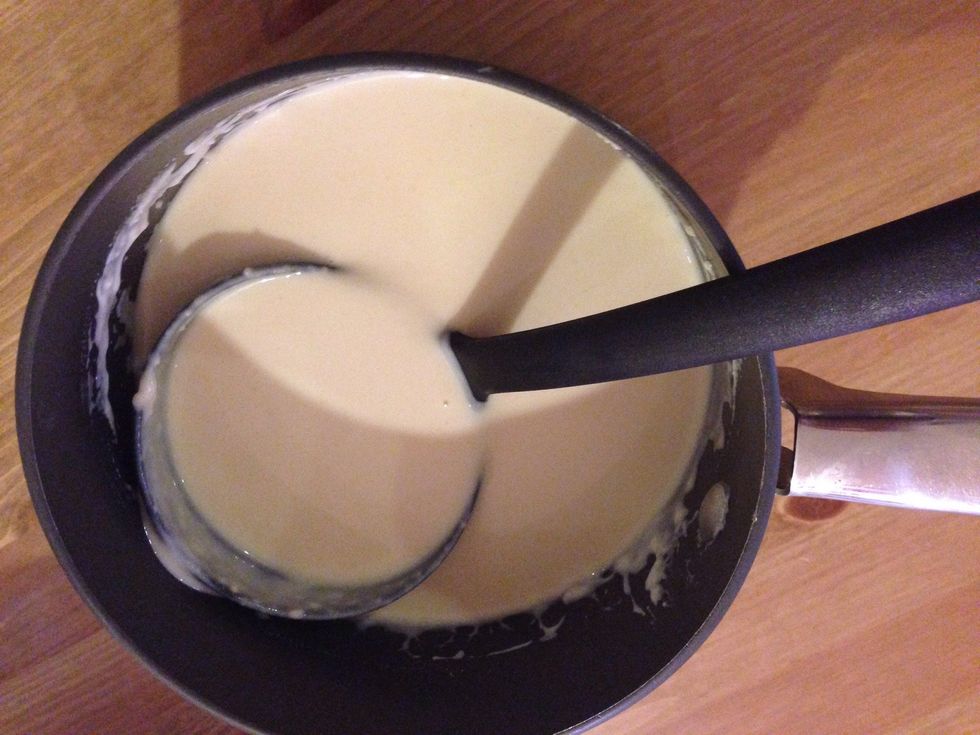 Add milk , vanilla , som sugar to the flour and ghee over heat and mix them well with a hand mixer .