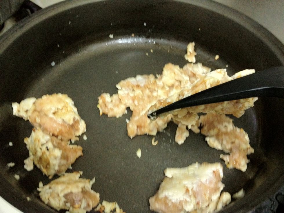 Add minced chicken and fry until lightly browned.