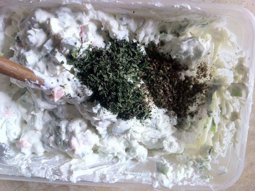 Add mint powder and thyme to the mixture and mix again all together.