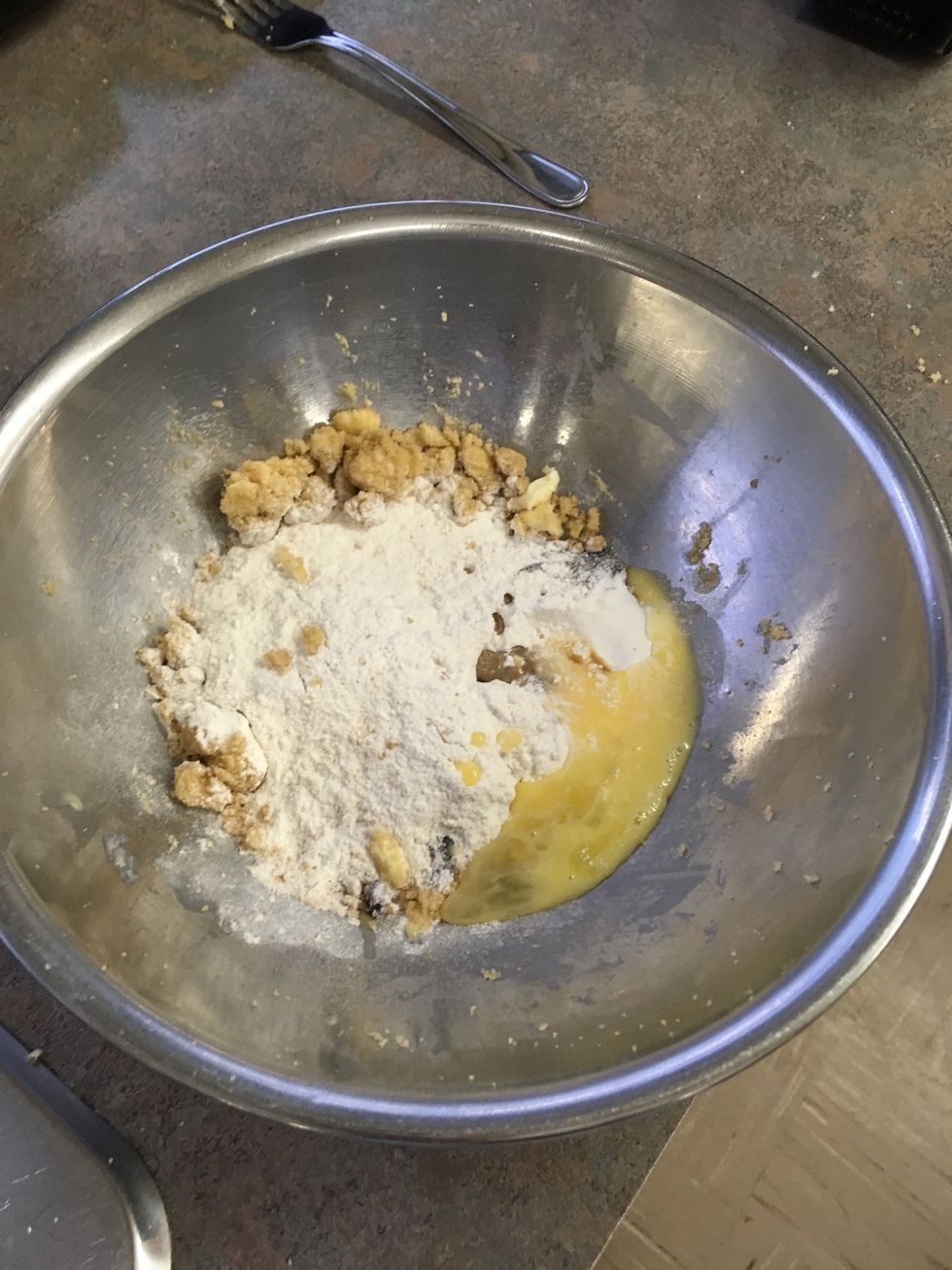 Add molasses eeg and vanilla beat well.And then place in freezer for10-15minutes