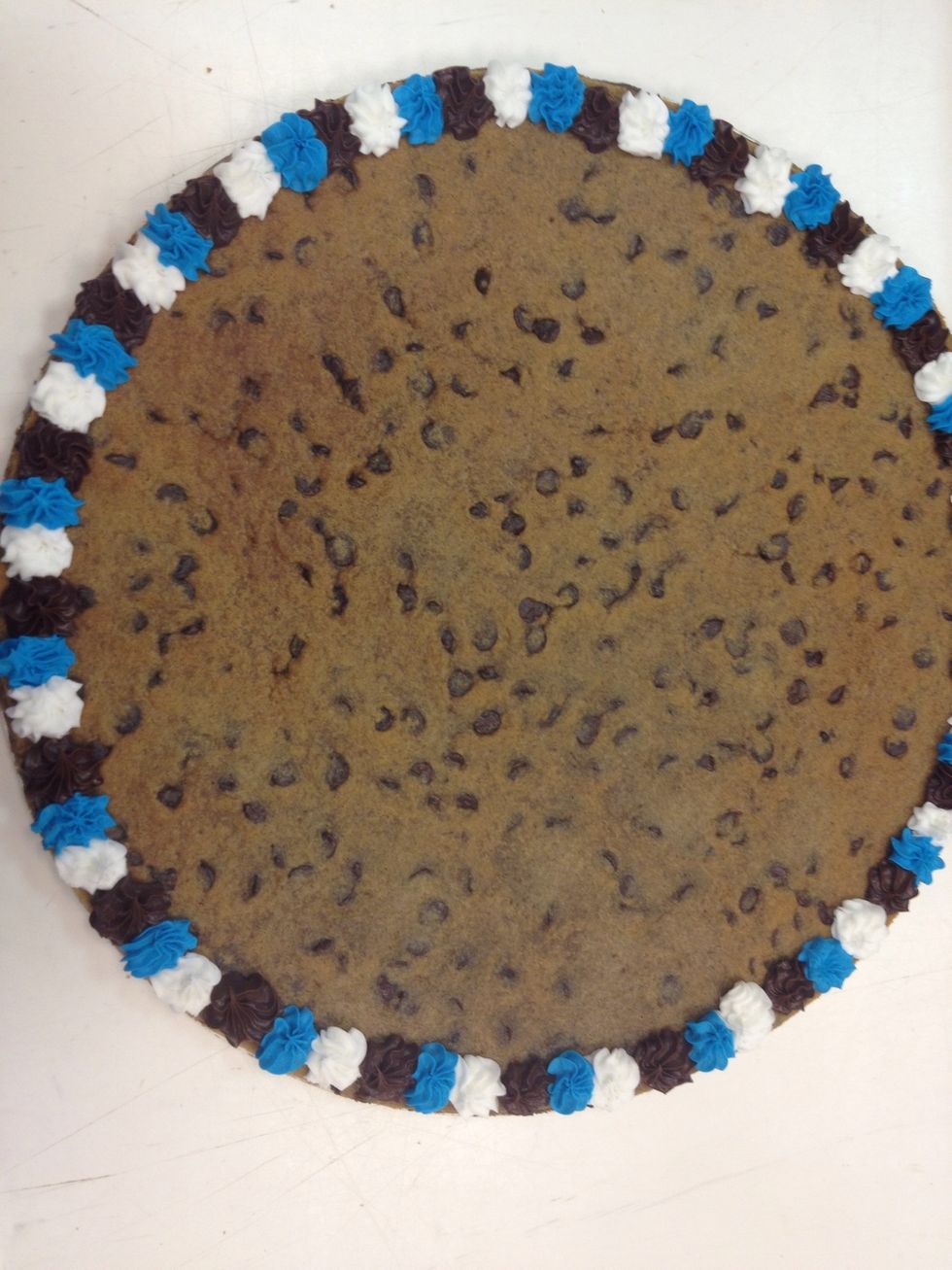 Add more colors to your border. Still using the #21 tip.