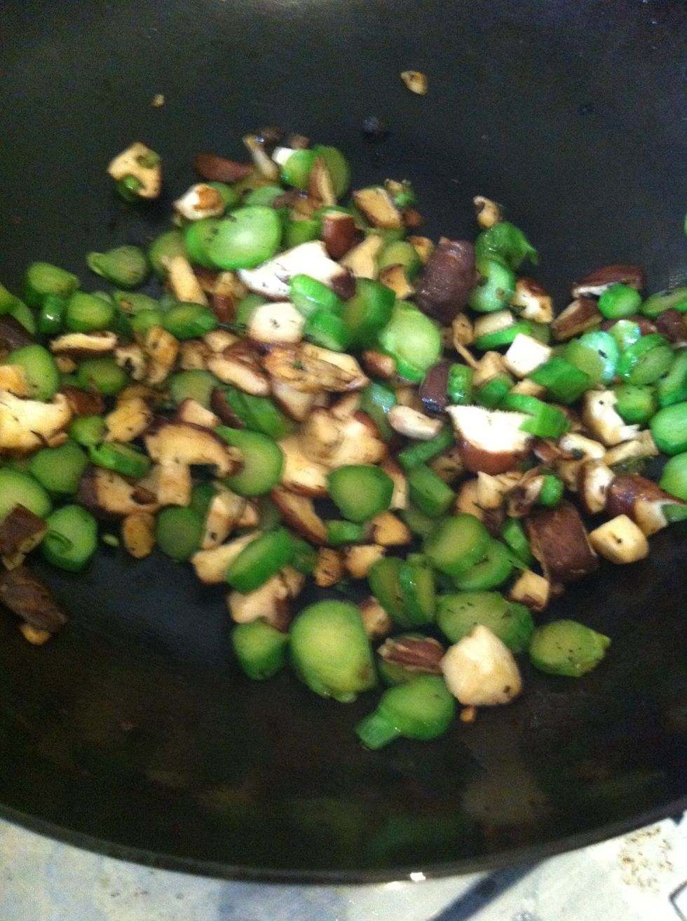 Add more oil, put 2-3 cloves of crushed garlic; when you smell the garlic, put the choi sum, stir fry till it turn to bright green color, add the mushroom and keep stir fry till turn deep brown.