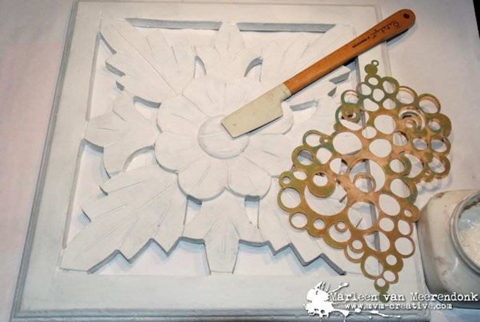 Add Mud with a stencil on the edges.