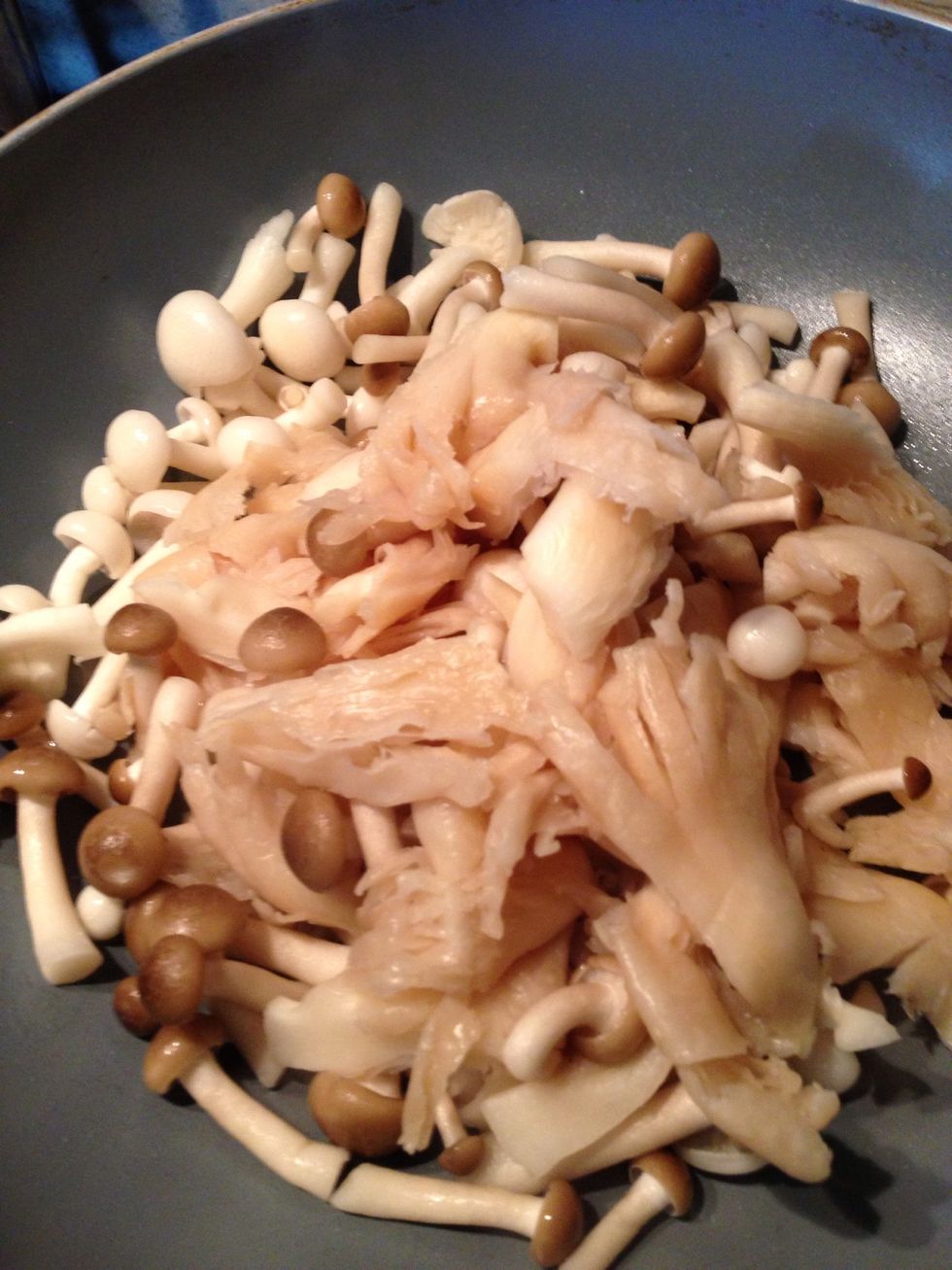 Add mushroom in it. Saut\u00e9ed it over medium heat and at the very end, drizzle then with soy sauce.