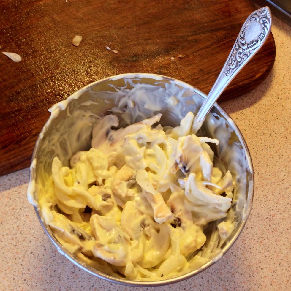 Add mushrooms, onion and garlic. Mix.