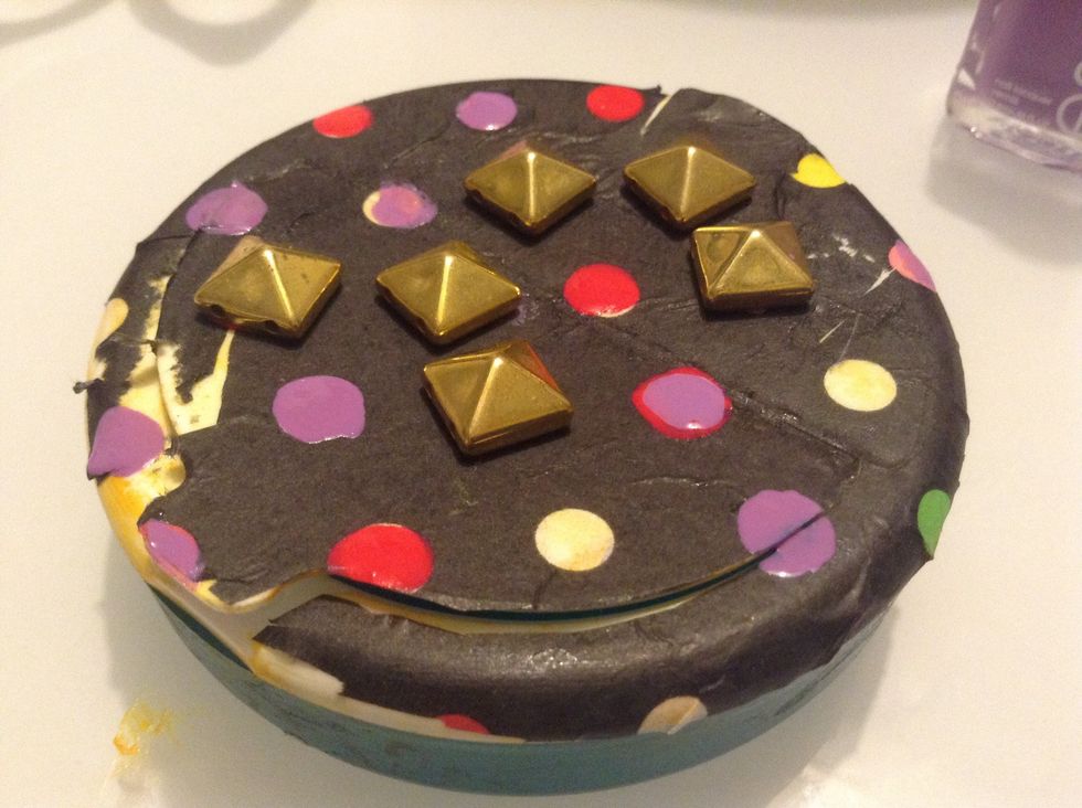 Add nail polish and studs as wanted.