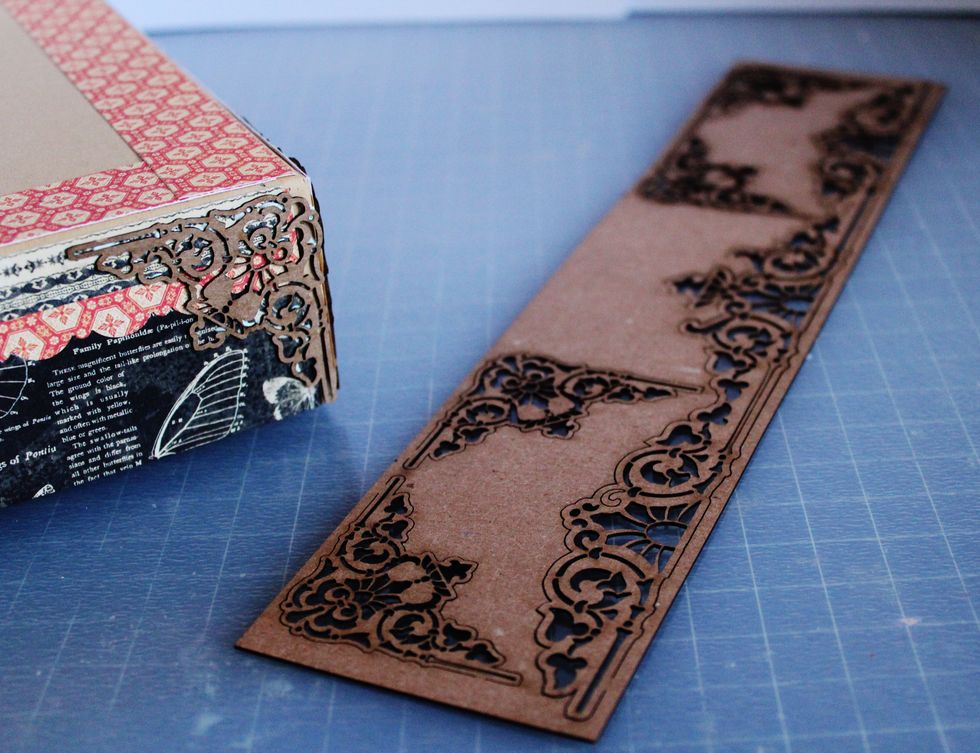 Add natural chipboard corners to sides of prepared box.