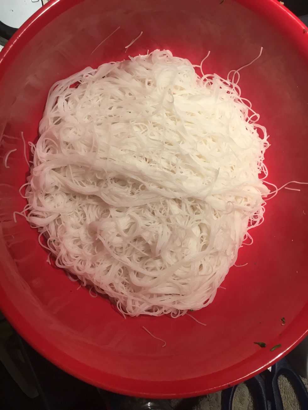 Add noodles back into the mixing bowl.