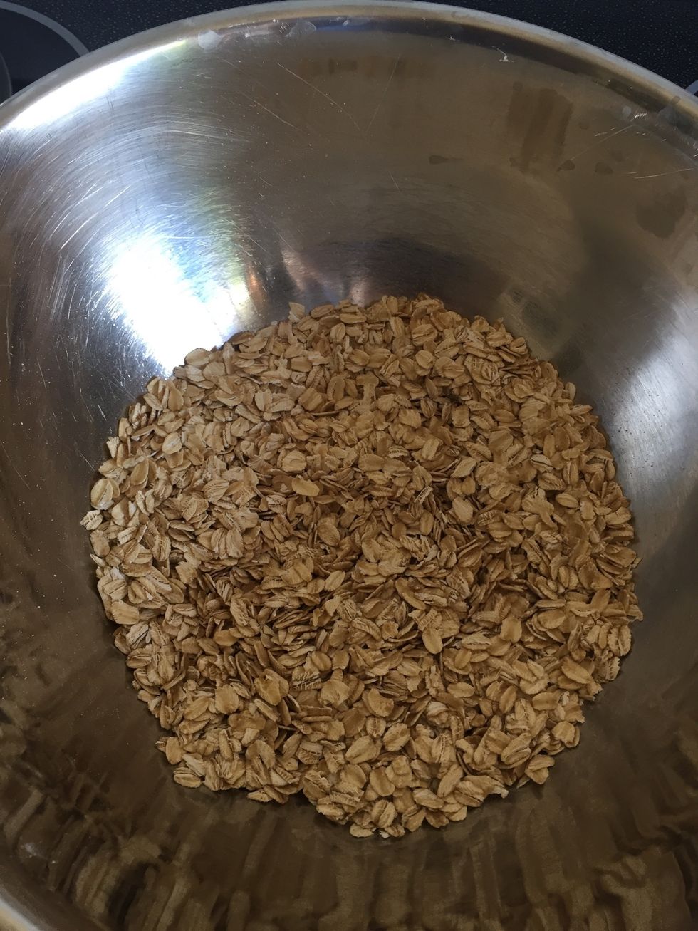 Add oats to a mixing bowl (I used gluten free oats but quick oats are also ok)