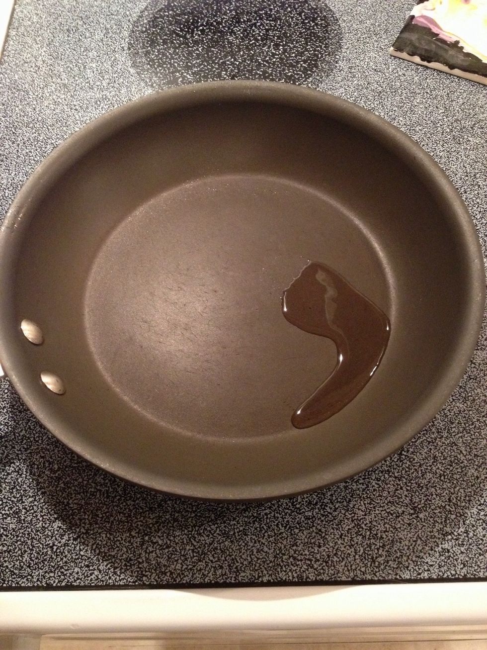 Add oil to a frying pan and heat on medium heat.