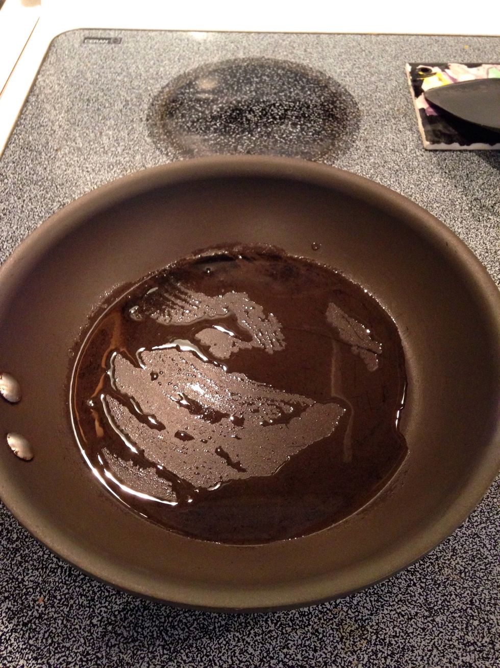 Add oil to a frying pan and heat over medium heat.