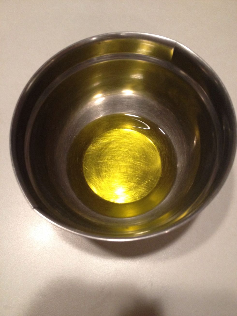 Add oil to a small mixing bowl.