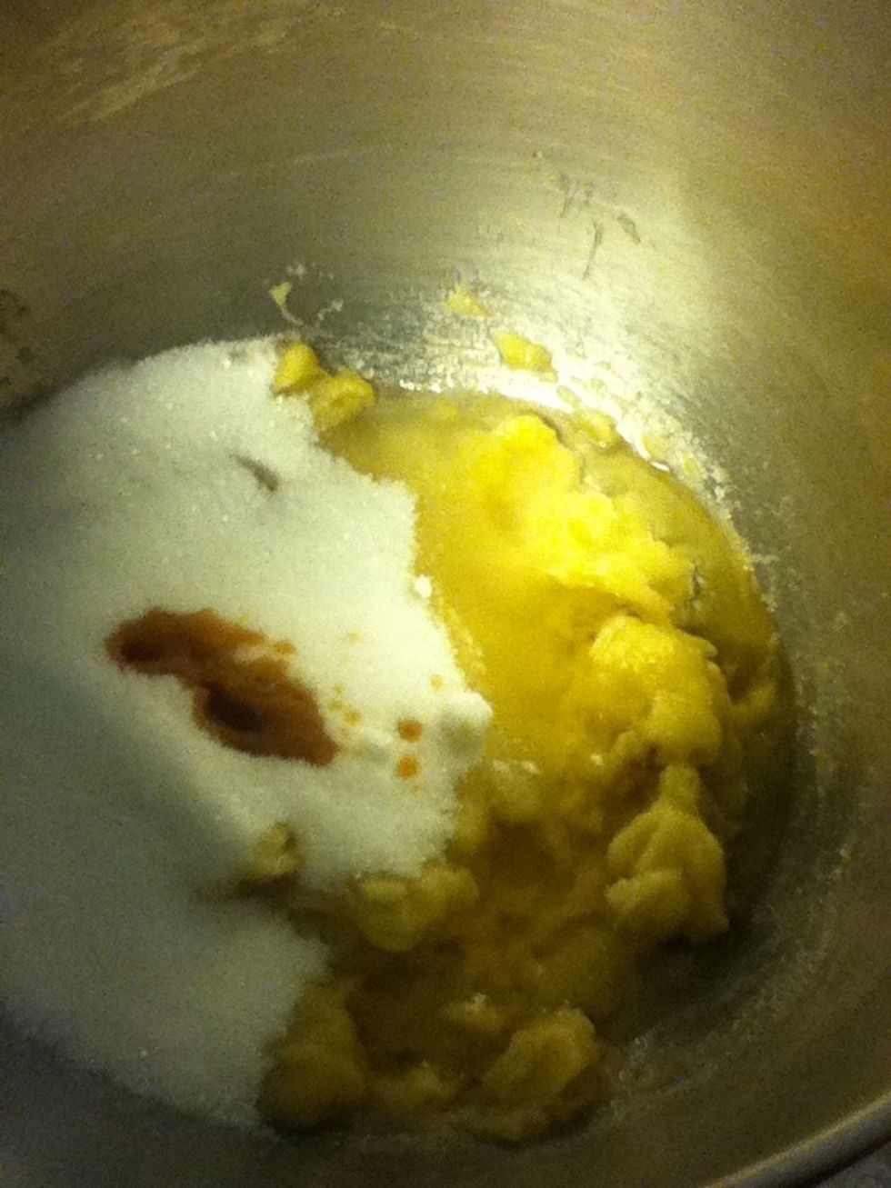 Add oil, vanilla and sugar. Mix.