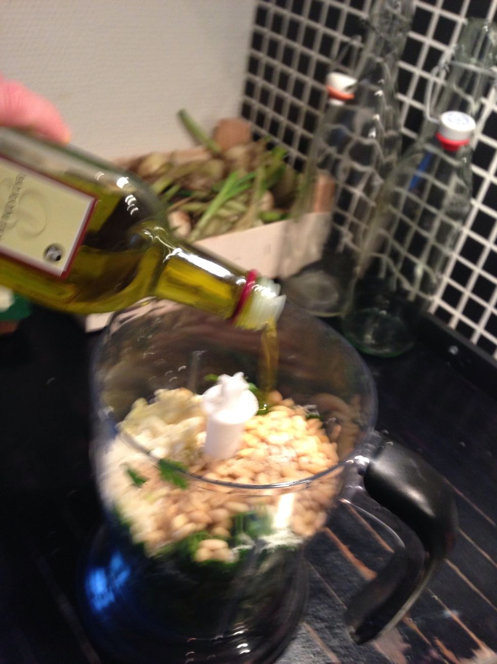 Add olive oil (just enough to be able to mince the ingridients)