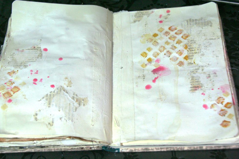 Add on your Art Journal pages the "pink"obtained from the last step.