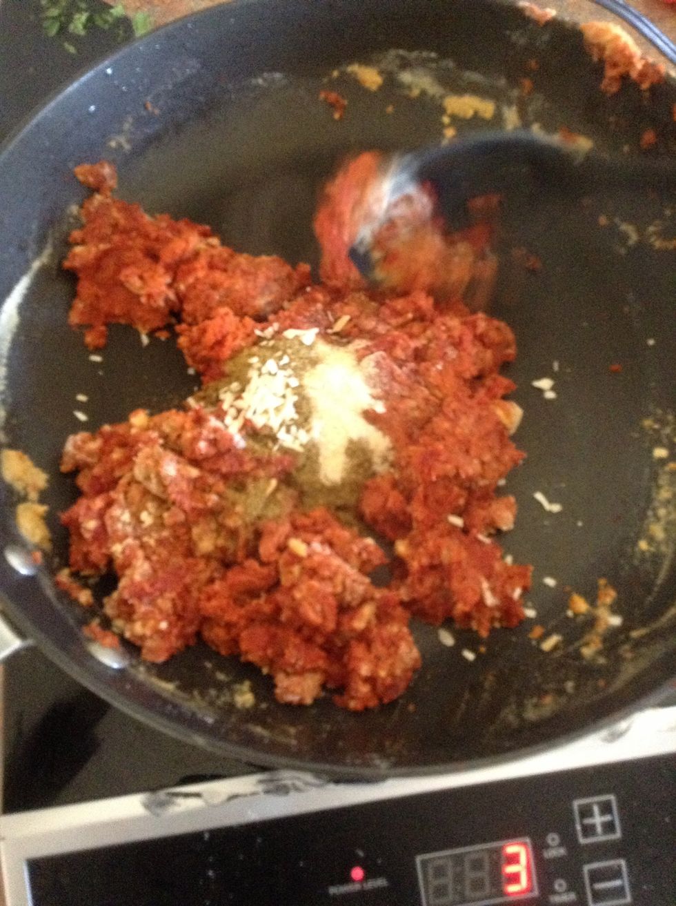 Add onion flakes to saucepan