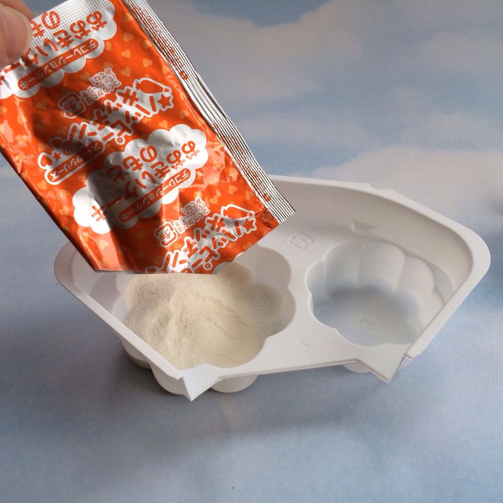 -Add ORANGE Pack to LARGE Cake Mold-This will be the bottom of your 2 Layer Cake