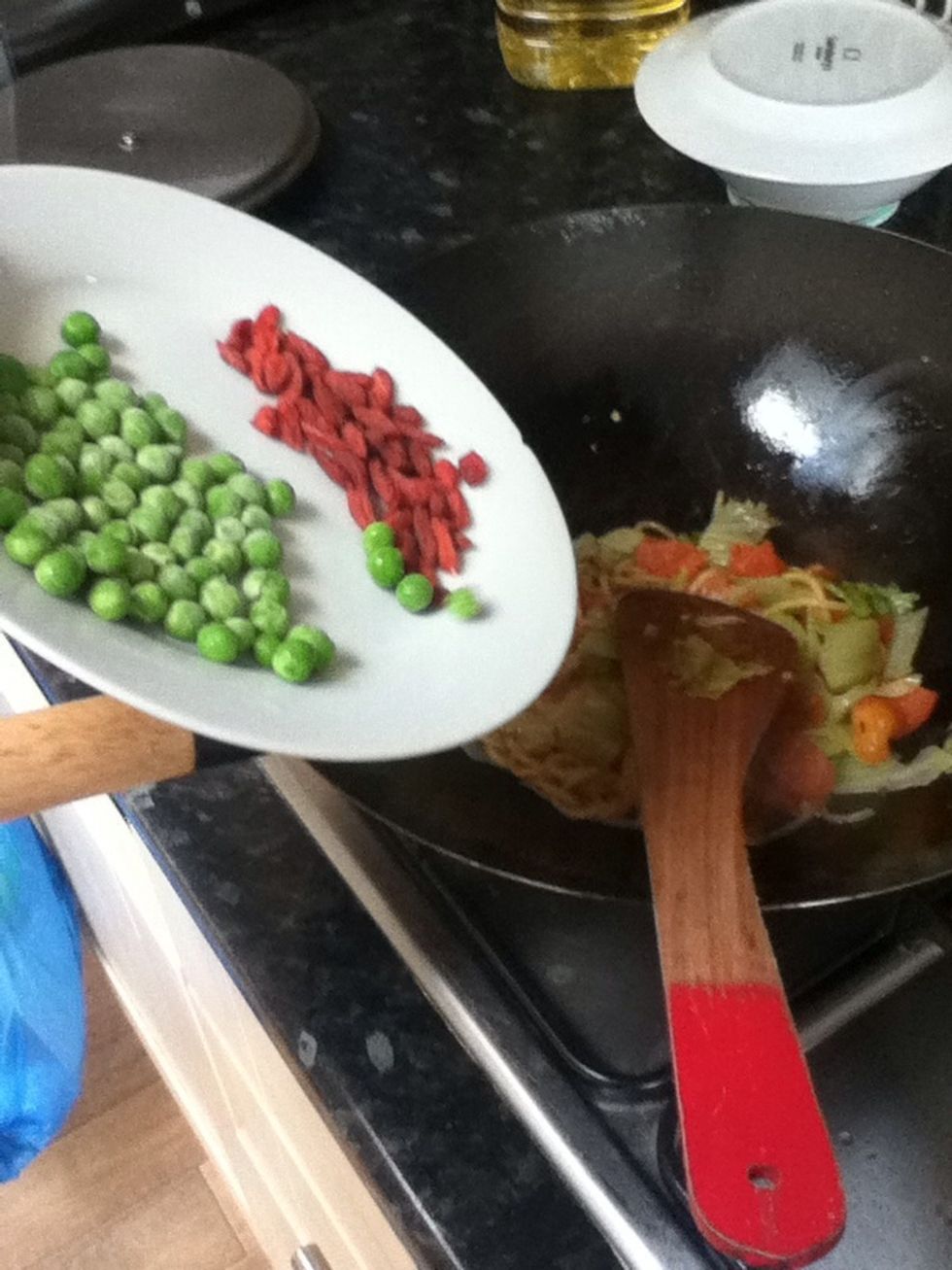 Add pea and red (gi zhi)