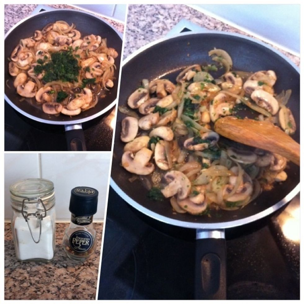 Add pepper, salt and parsley. Stir well. If you have/ like coriander replace parsley by coriander. Personally I prefer coriander. (Optional: add butter!)