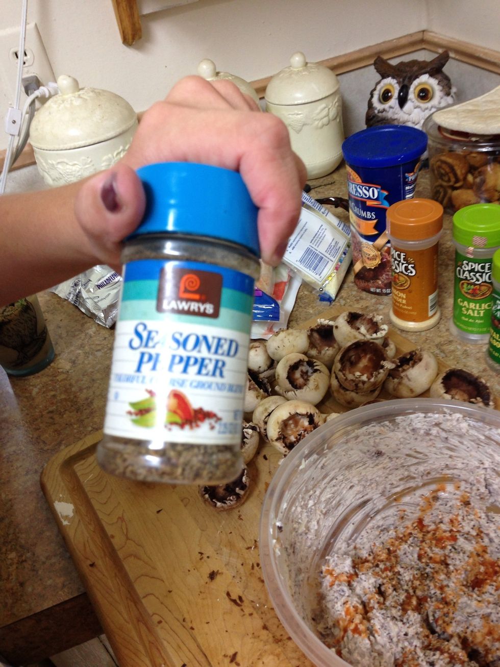 Add pepper to bits and cream cheese mixture.