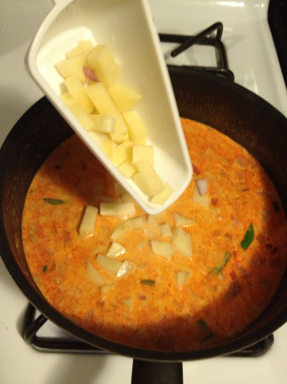 Add potatoes cube.