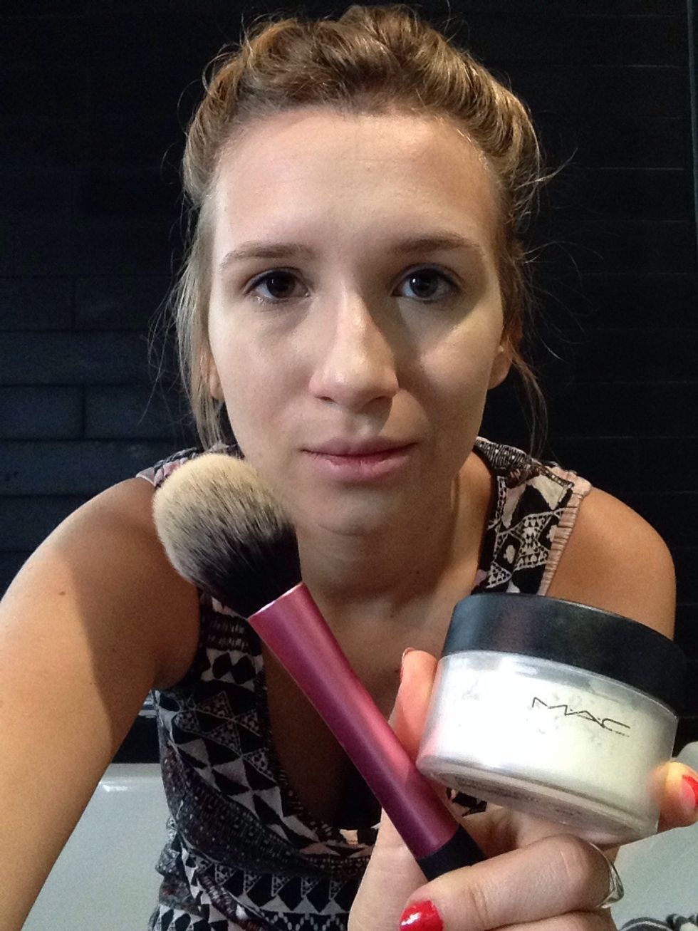 Add powder to fix everything. Insist on the eyes