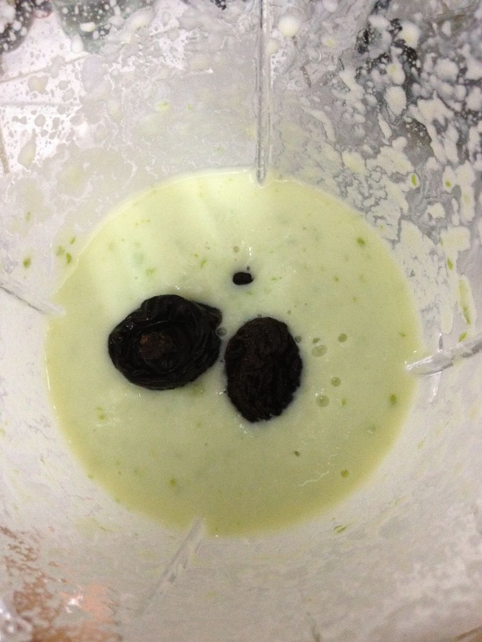 add prunes and blend it a little more