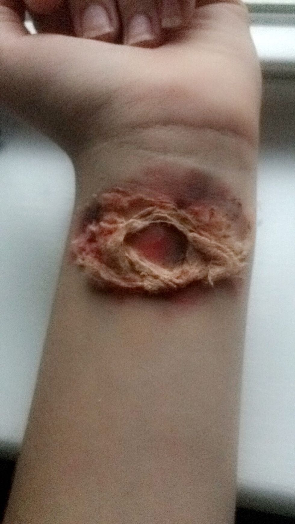 Add red and black powder to your wrist.