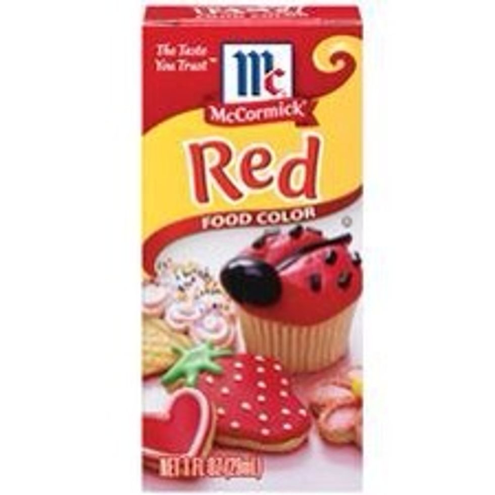 Add red food colouring or beet juice. For the food colouring, it is artificial, unhealthy, and the colour will be darker after baking, so don't add too much. (This step is optional.)