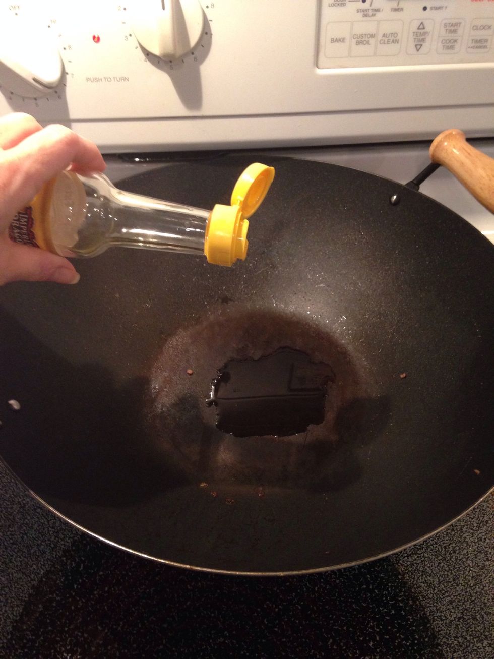 Add remaining 1/2 tsp sesame seed oil to pan.