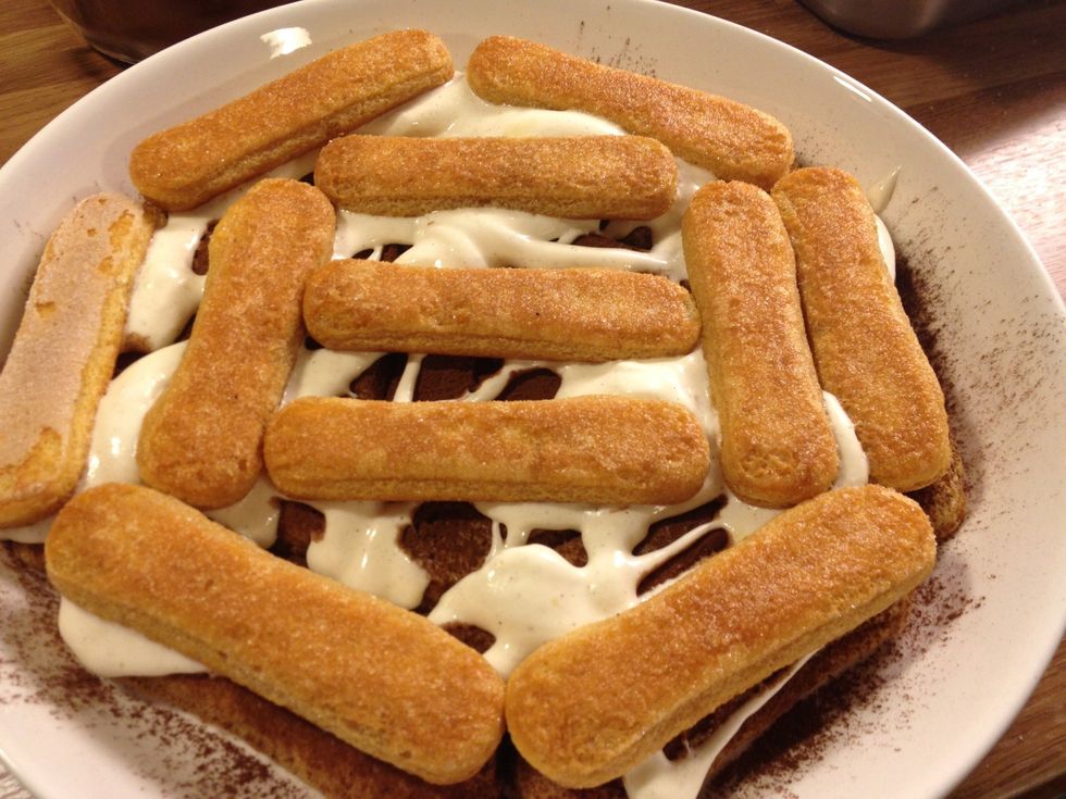 Add rest of the savoiardi on top.