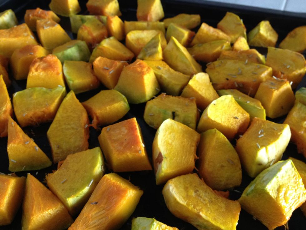 Add roasted pumpkin to the soup, boil for another 10 minutes with bay leaves. Pur\u00e9e the ingredients with blender (best with handheld). Season with salt, pepper and flavour cube to taste.