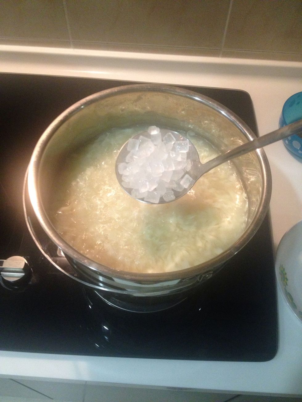 Add rock sugar to taste and cook a little while until sugar fully dissolved. Off the heat.