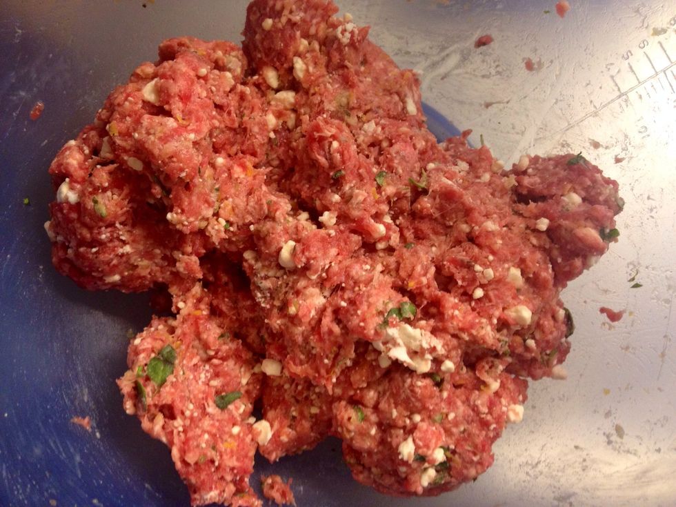 Add salt and black pepper, and mix thoroughly.