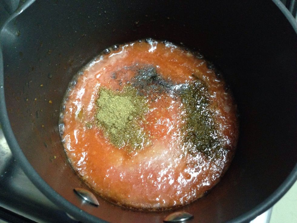 Add salt , cumin , coriander, black pepper, and one teaspoon of vinegar and tomato paste----- \u062b\u0645 \u0646\u0636\u064a\u0641 \u0627\u0644\u064a\u0647\u0627 \u0627\u0644\u0628\u0647\u0627\u0631\u0627\u062a ( \u0645\u0644\u062d- \u0643\u0645\u0648\u0646 - \u0643\u0632\u0628\u0631\u0629- \u0641\u0644\u0641\u0644 \u0627\u0633\u0648\u062f - \u0645\u0644\u0639\u0642\u0629 \u062e\u0644 - \u0645\u0639\u062c\u0648\u0646 \u0627\u0644\u0637\u0645\u0627\u0637\u0645 )