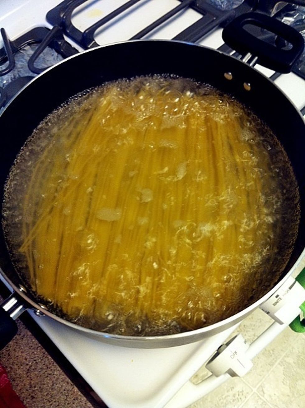 Add salt into 3 quarter waters and boil it. Then, put the spaghetti into the pan and cook for about 10 minutes. Put it on a plate after that.