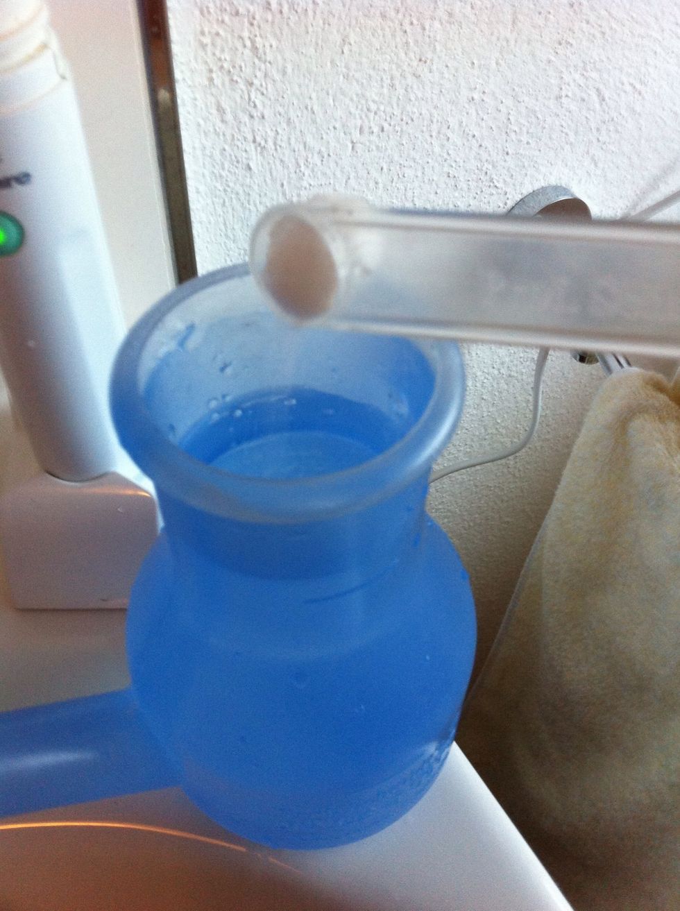 Add salt. Just use regular cooking salt. For my pot the amount is 4g salt (on 444ml water). With the right temperature and the right amount of salt there will be no irritation whatsoever!