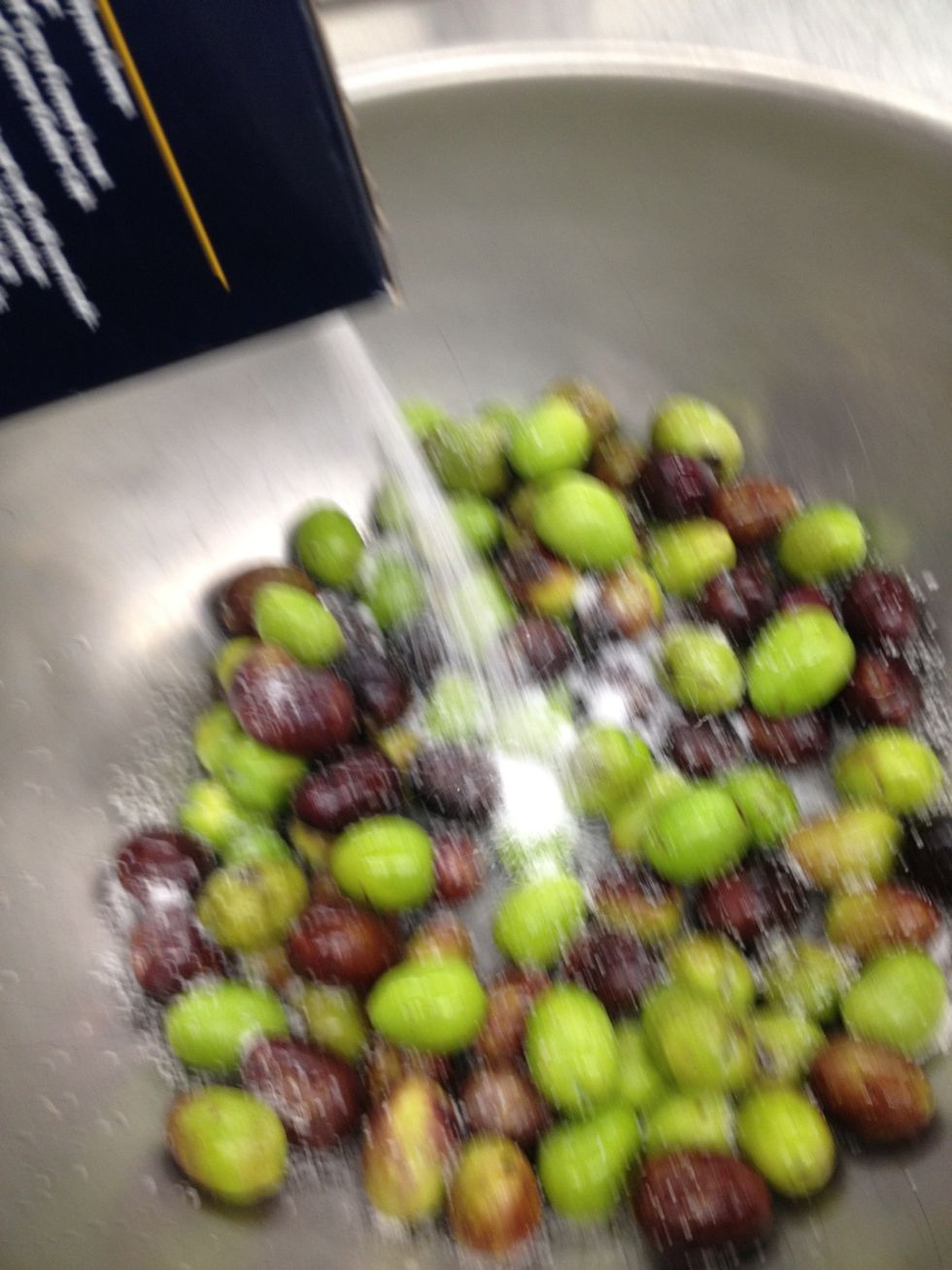 Add salt to the washed olives