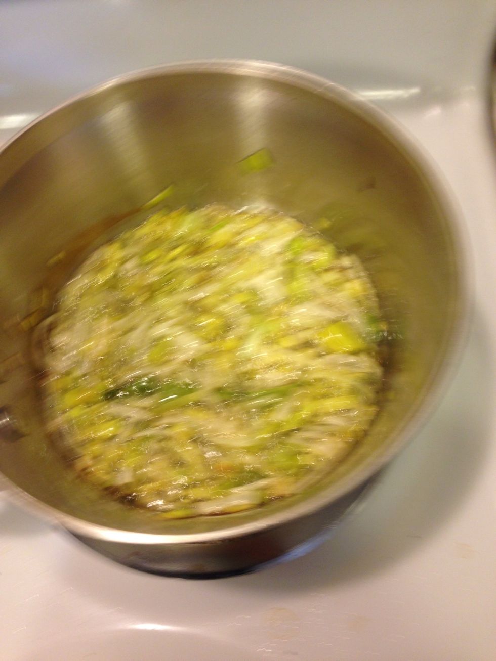 Add shallots and fry 5 min or do until crispy and drain on plate with paper towel