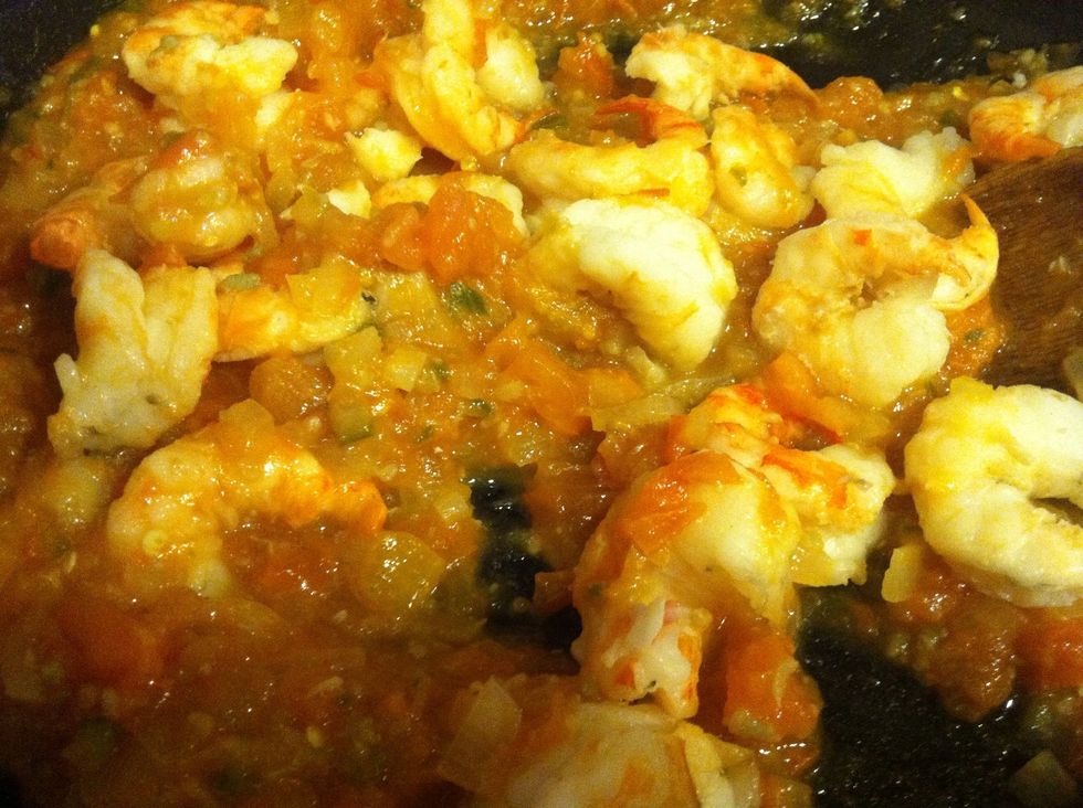 Add shrimp to seasoned Saut\u00e9 for 3-4 min until smothered \u27a1