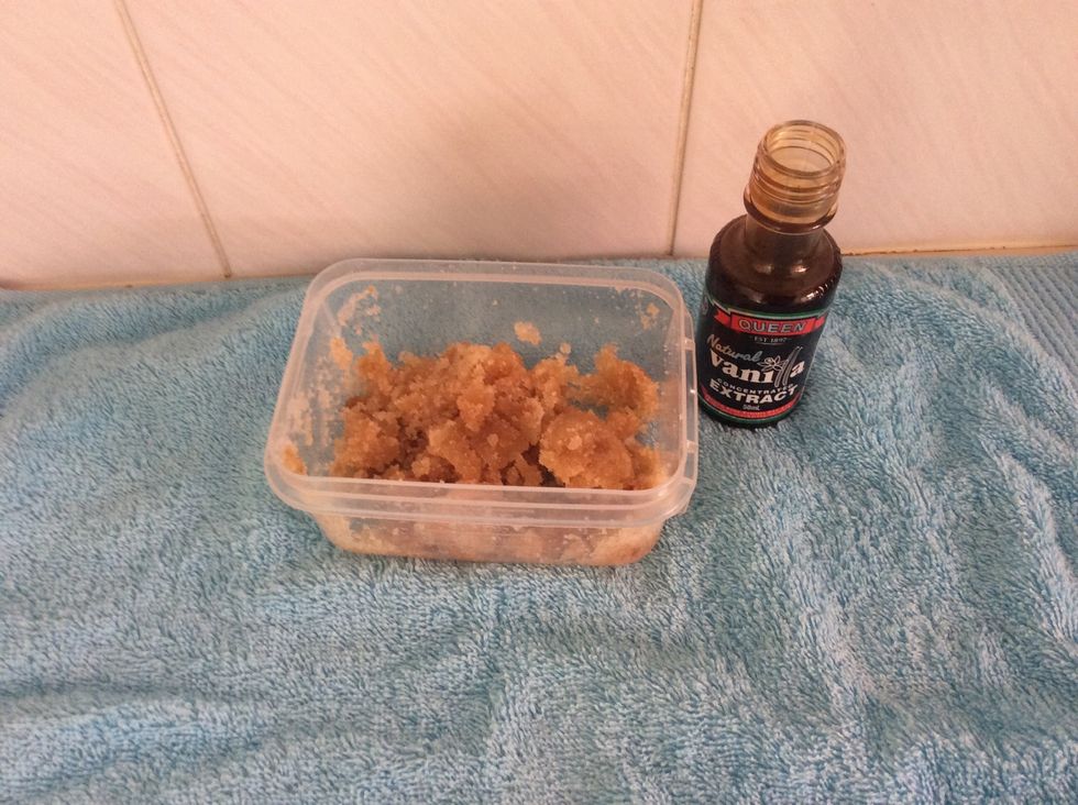 Add small amounts of vanilla and stir until the colour is even throughout the mixture.