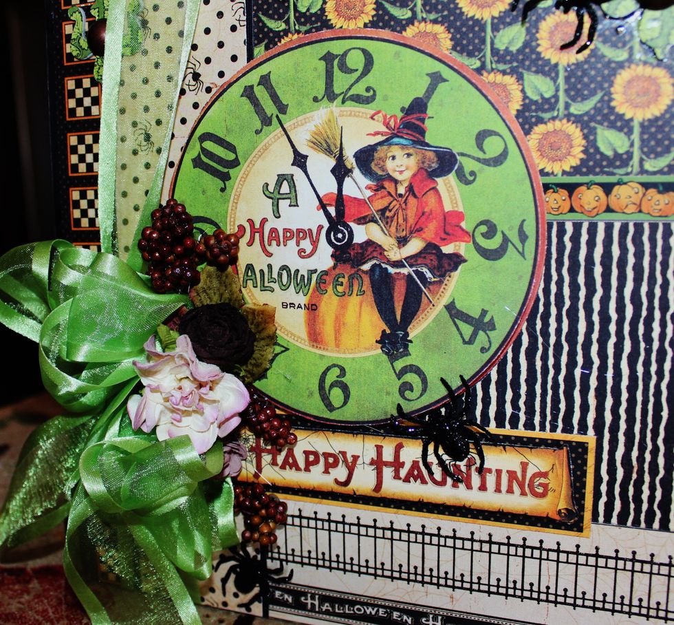 Add small spiders to front of box.