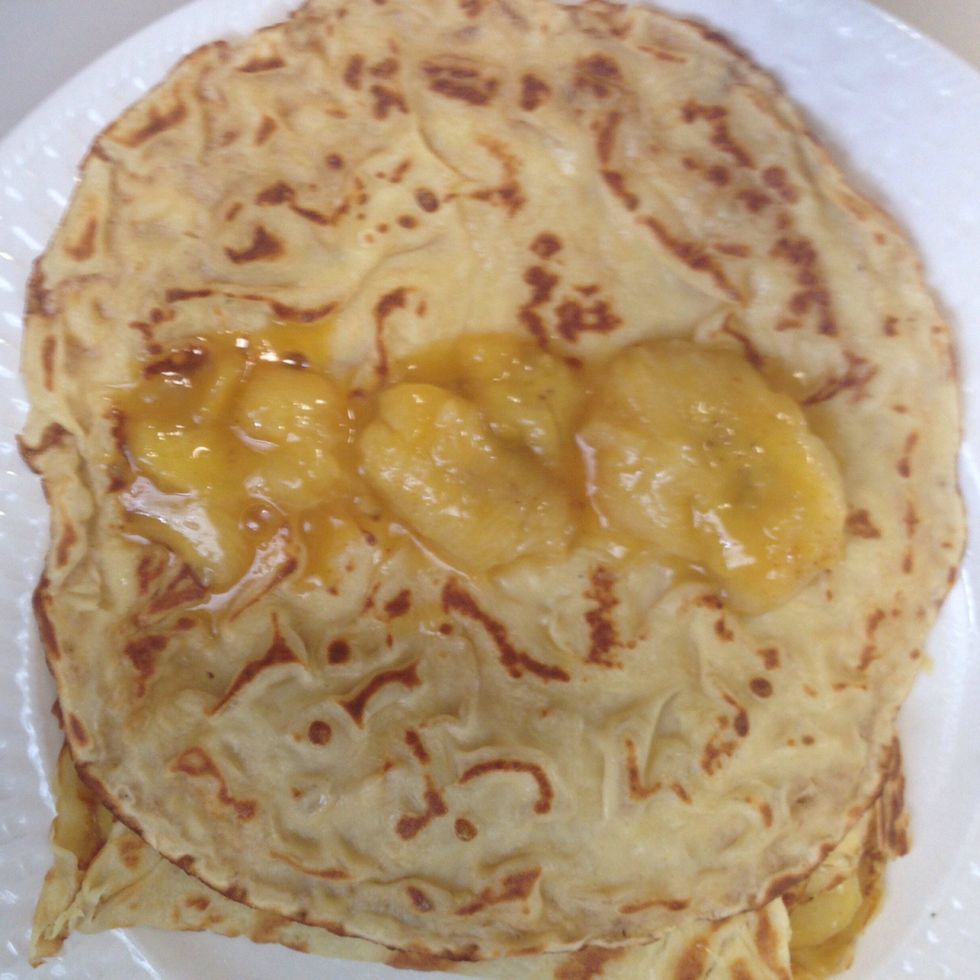 Add some bananas in the middle and fold