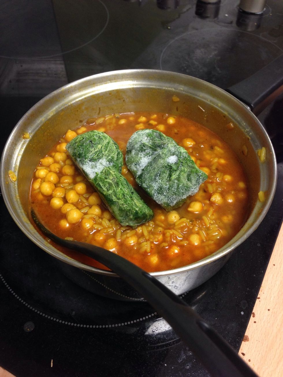 Add some frozen spinach and mix it into the food. Once it has nearly melted, cover again for a while.