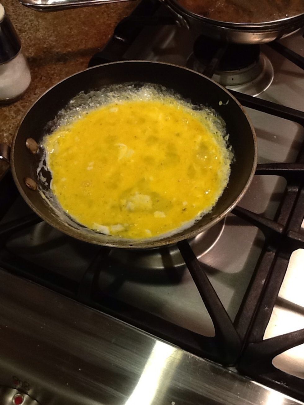 Add some ghee and the 2 eggs to a pan. Make an omelette with the egg. Chop up and set to the side.