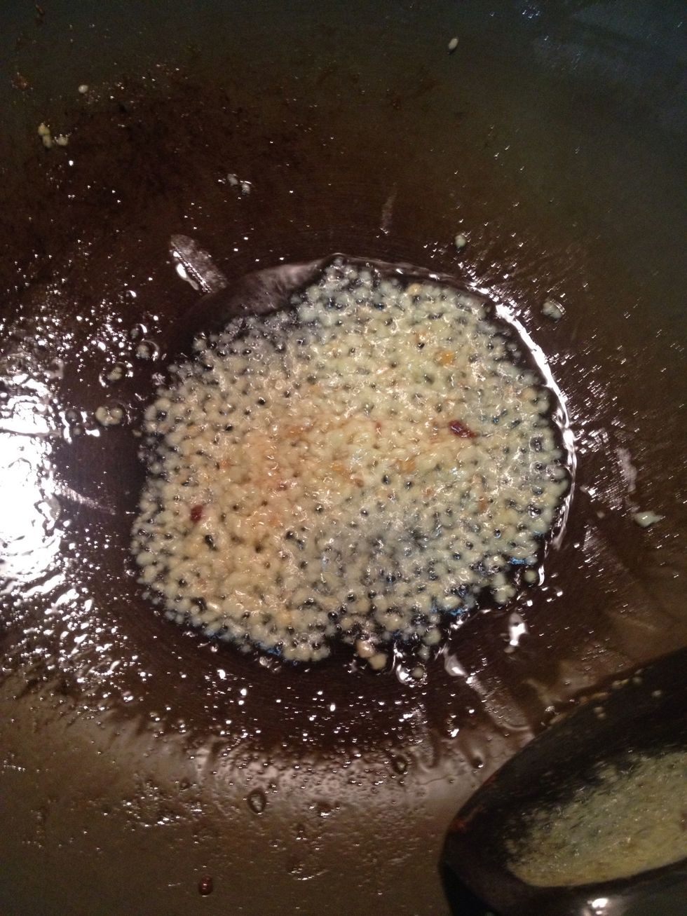 Add some oil and garlic to the wok again. Fragrance the garlic for awhile until it turn light yellow or golden brown in medium heat.